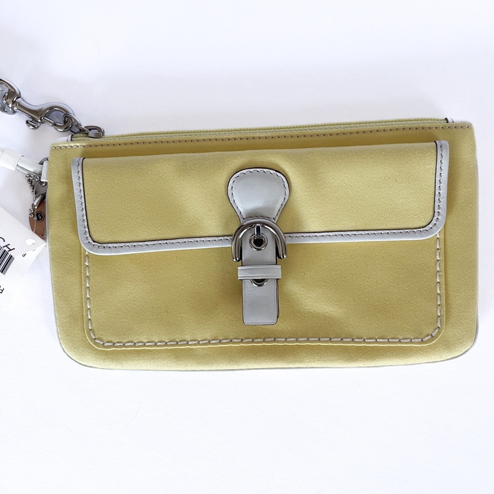 Coach wristlet lemon yellow nwt - Picture 4 of 9
